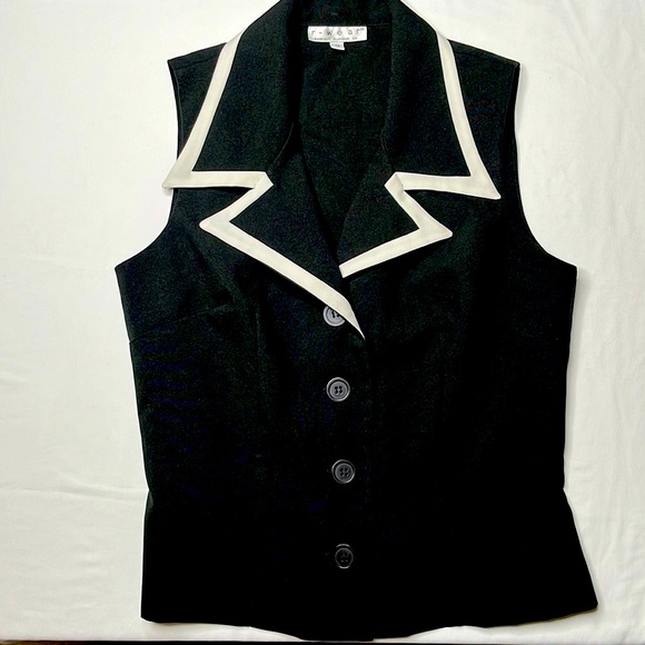 r-wear Tops - Vintage Woman’s r-wear Rampage Clothing Co. Black and White Vest